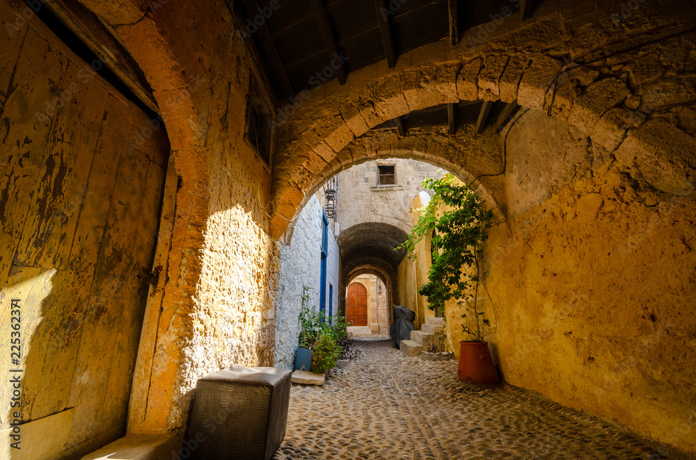 Obraz premium narrow street in old town of Rhodes in Greece