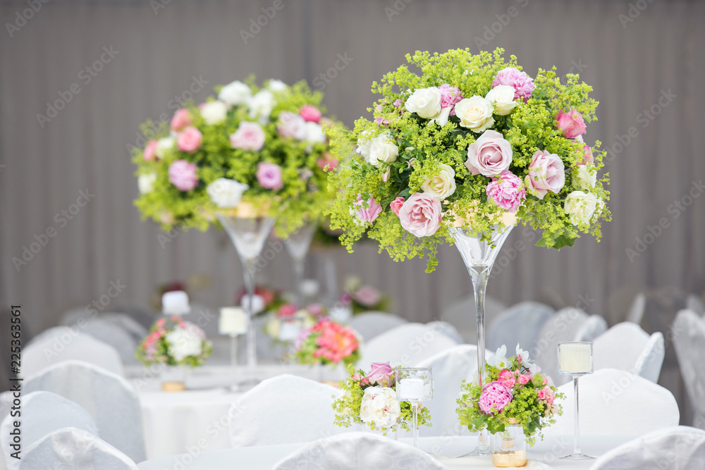 wedding table with flowers
wedding table with flowers