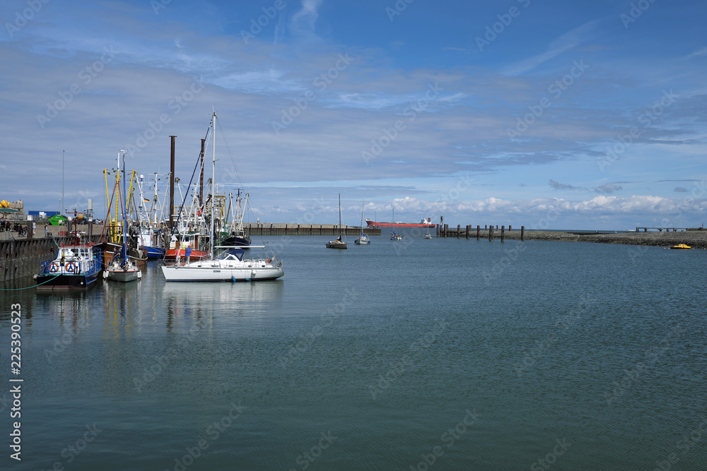 Hafen von Hooksiel an der Nordseeküste im Weltnaturerbe Nationalpark Wattenmeer - Stockfoto