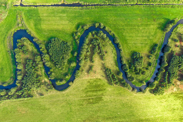 Papier peint photo Rivière Méandres sinueux dans paysage rural  © eugenegg