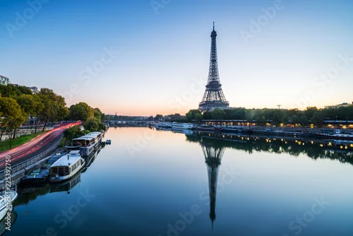 Fototapeta samoprzylepna Wieża Eiffla w Paryżu, Francja
