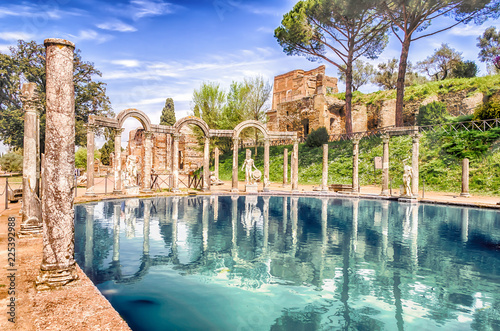 Valokuva The Canopus, ancient pool in Villa Adriana, Tivoli, Italy
