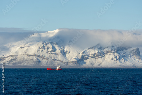 Tableau sur toile shipping in the artic