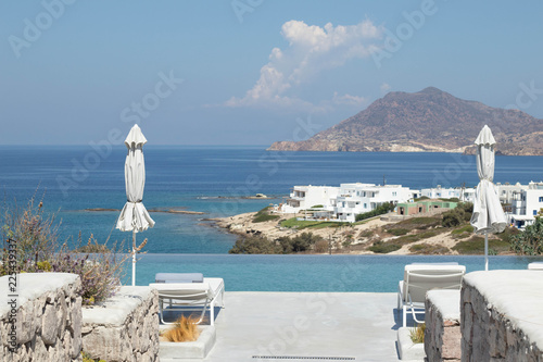 Schilderij op canvas Infinity pool over Aegean, Milos, Santorini