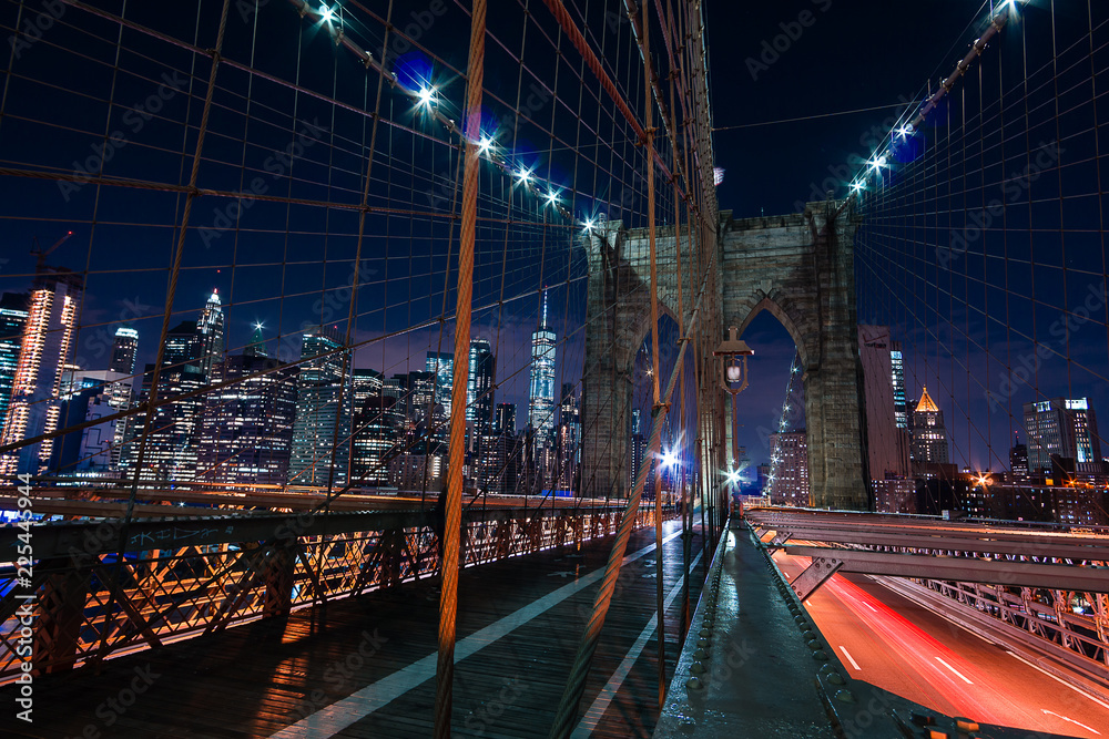 Fototapeta premium Brooklyn Bridge at night
