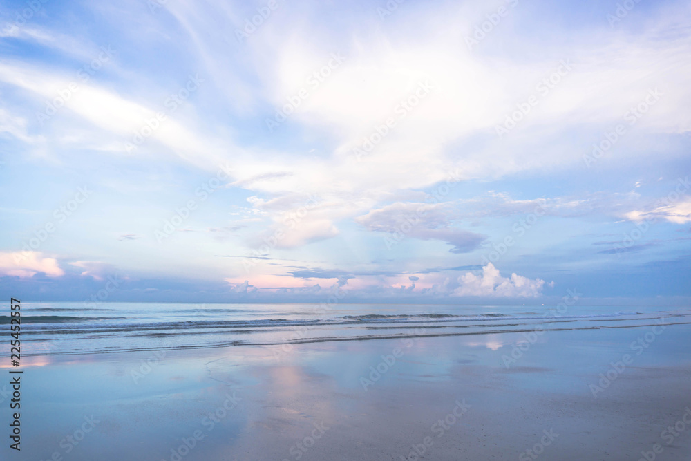 Fototapeta premium Exotic beach nature and clouds on horizon. Summer beach paradise. beach relax, landscape morning sea.