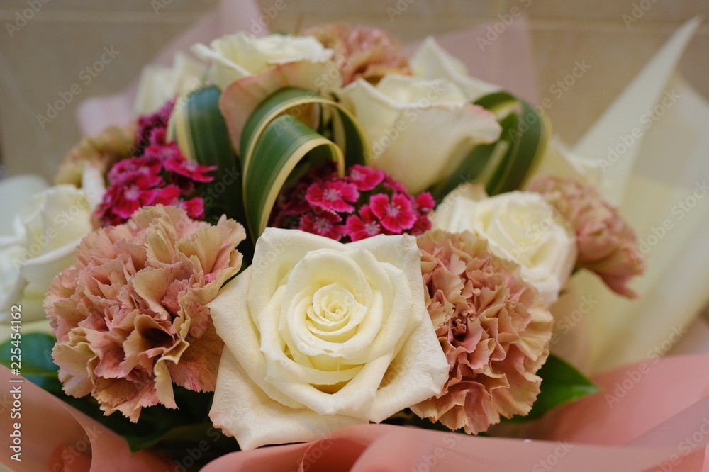 Obraz premium Romantic Flower bouquet arrangement with special pink red white rose
