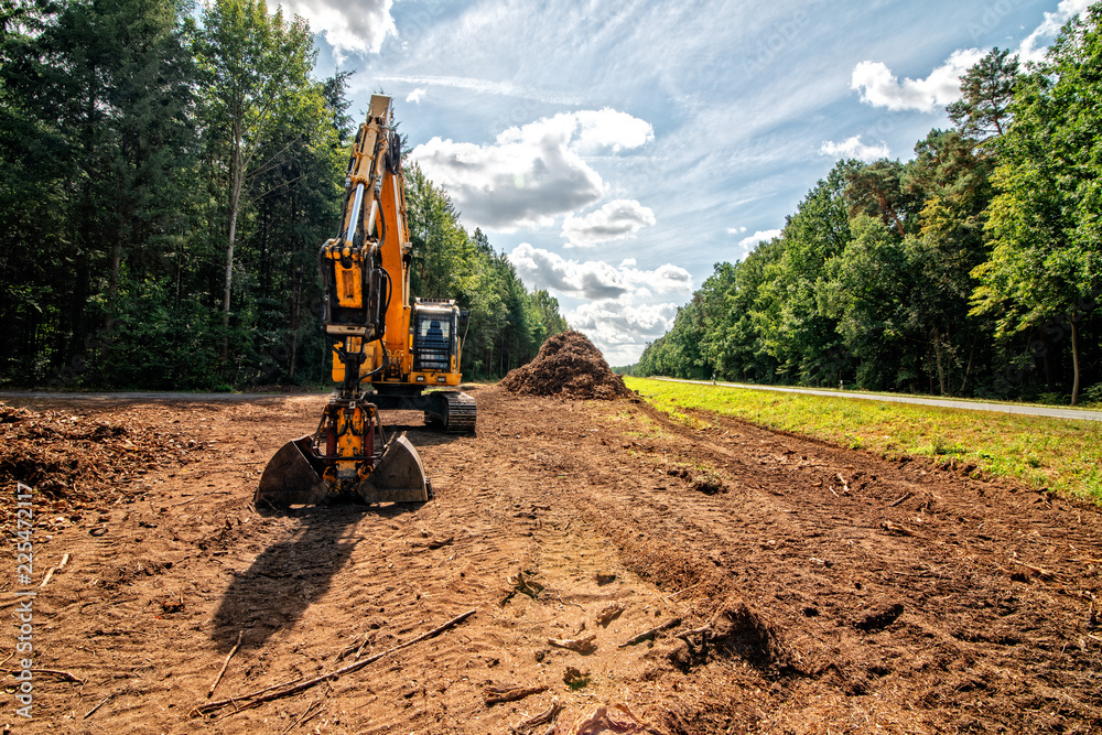 bagger mit waldboden bagger mit waldboden