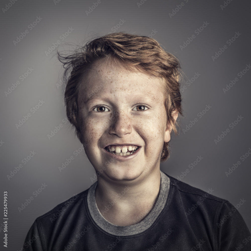 Obraz premium smiling young boy