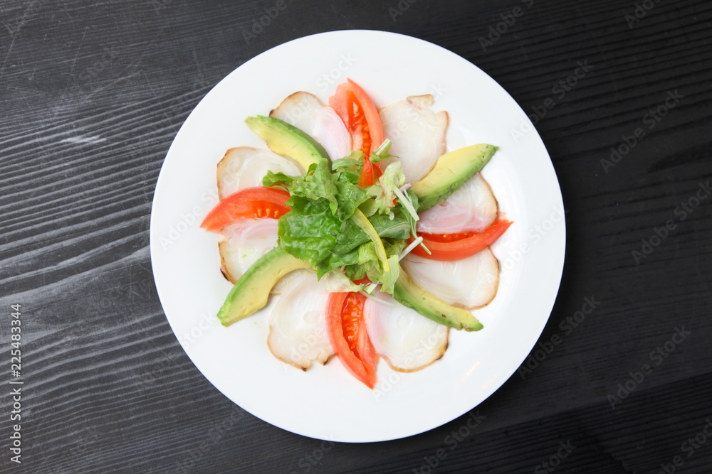 タコとアボカドのカルパッチョ