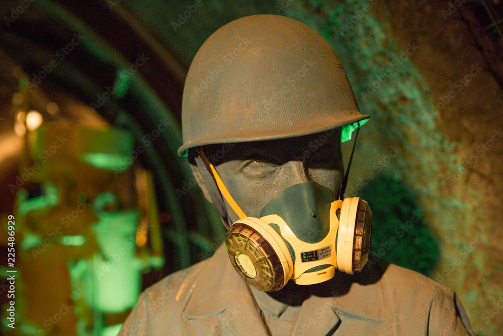 防塵マスク トンネル工事現場 Construction Worker Wear A Dust Musk Stock 写真 Adobe Stock