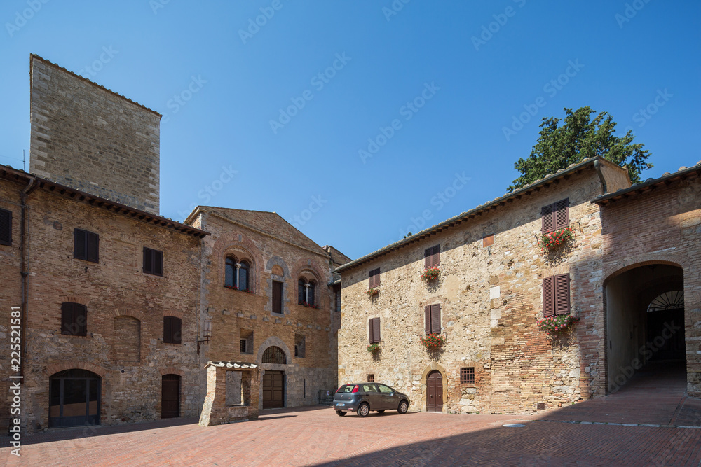 Beautiful piazza with a well in the picturesque hilltop town of San Gimignano, Tuscany