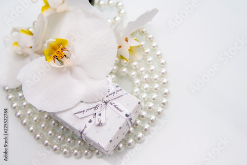Fototapeta Naklejka Na Ścianę i Meble -  Gift box and white orchid on a white background 