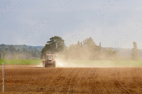 tractor handles land, very put © Normunds