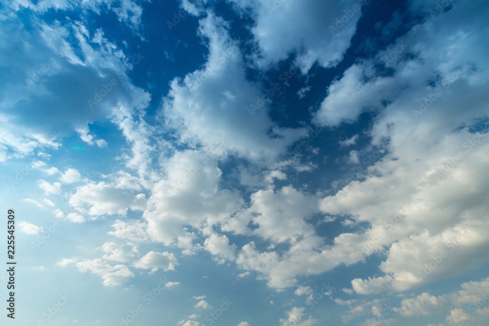 Fototapeta premium Blue Sky with Clouds