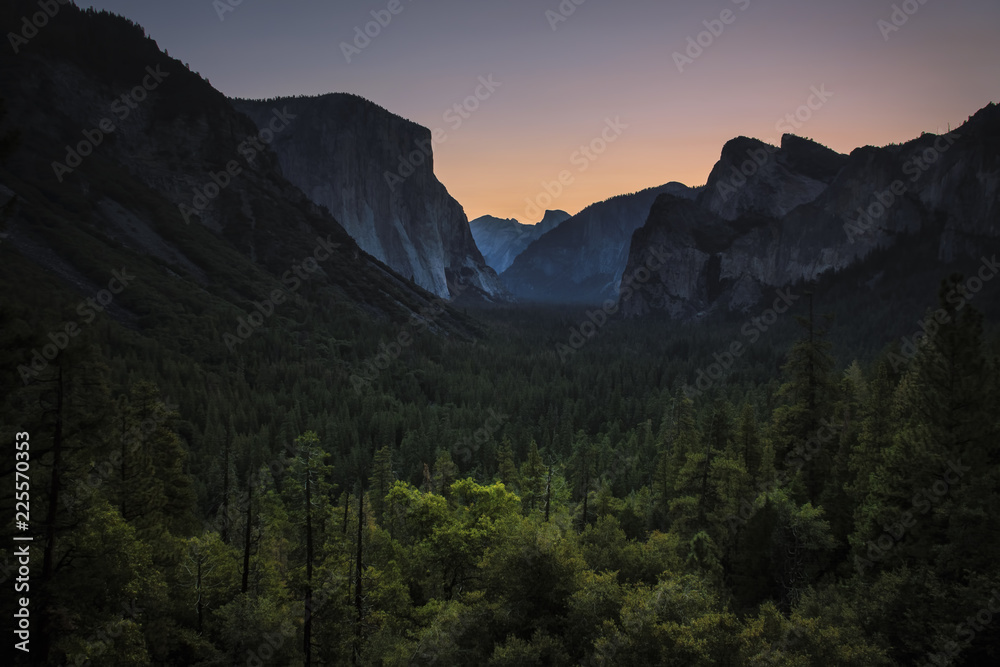 Panoramic view of the mountains at Yosemite during sunrise