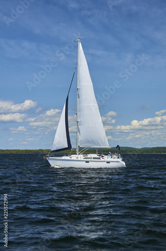 Sailboat on lake Champlain 318
