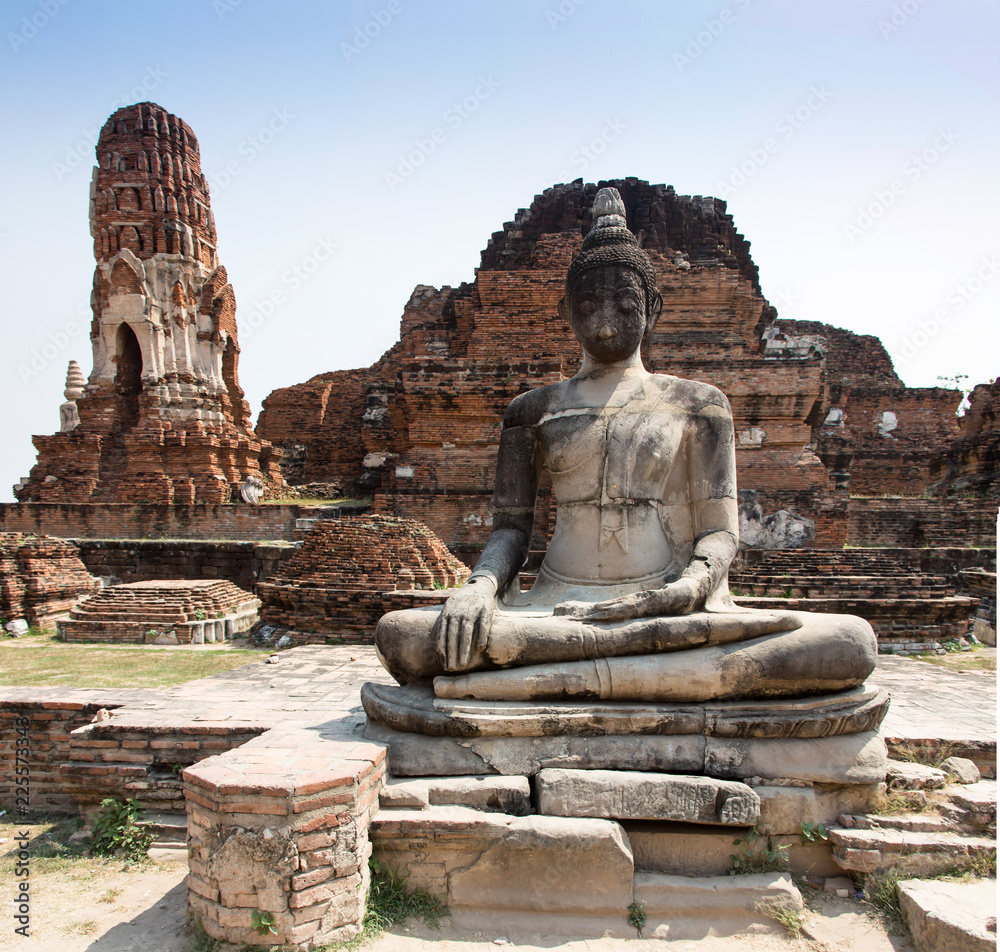 Wat Si Chum temple in Sukhothai historical park, Thailand Wat Si Chum temple in Sukhothai historical park, Thailand