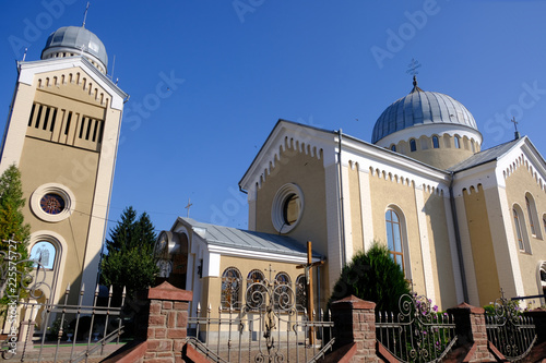 Ukraina - murowana cerkiew w miejscowości Zaleszczyki photo