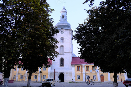 Ukraina - kościół w miejscowości Zaleszczyki photo