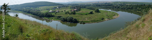 Ukraina - widok na zakole Dniestru z miejscowości Koropiec, panorama