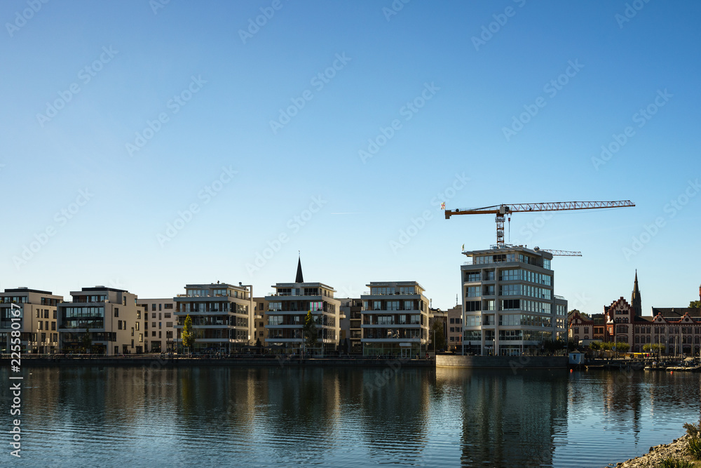 Phonixsee in Dortmund Hörde mit dem Kai