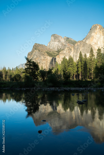 Fototapeta Naklejka Na Ścianę i Meble -  Mirror Reflection of Valley View in Yosemite