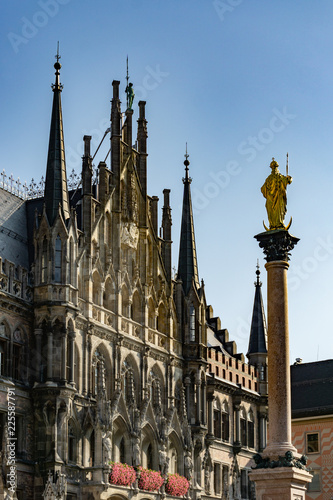 Obraz na płótnie The clock tower of the new City Hall (Rathaus) in Marienplatz is a famous building in Gothic architecture - Munich, Bavaria, Germany, Europe w salonie