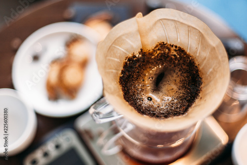 Filter coffee brewing drip, blooming 