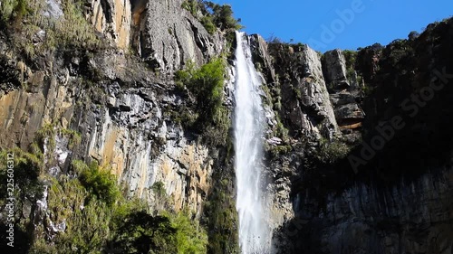 Cachoeira e céu azul photo