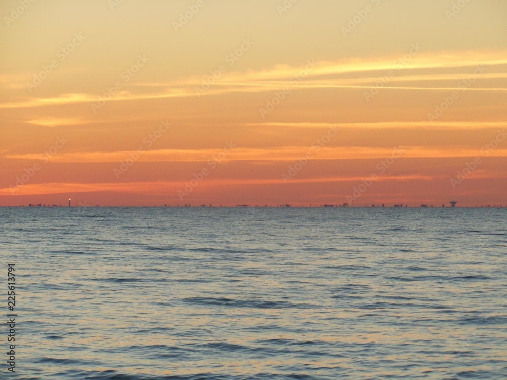 Fototapeta premium pink sunset over the sea