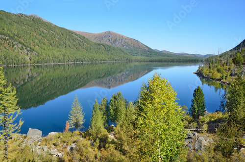 Горный Алтай, Усть-Коксинский район, Среднее Мультинское озеро в начале осени