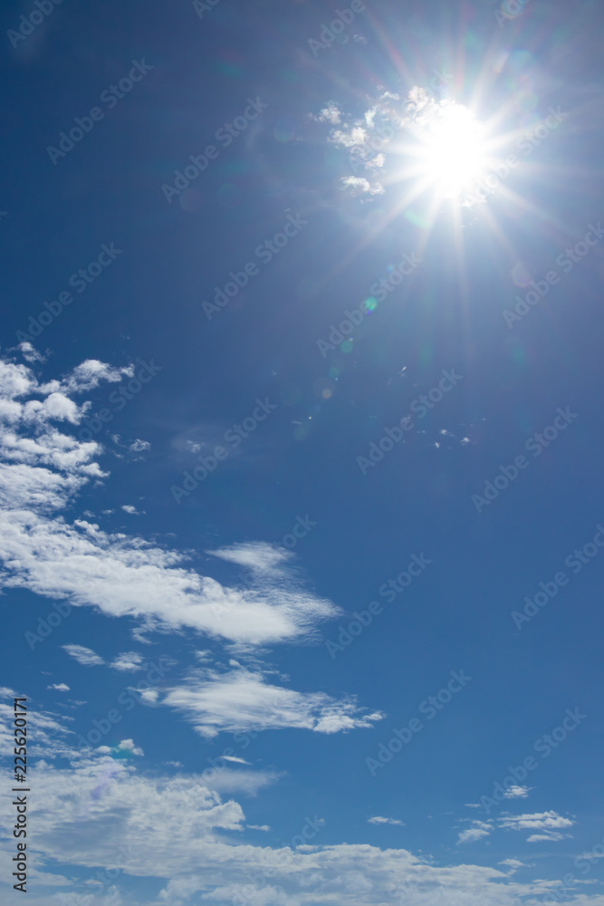 沖縄石垣島　夏の青空と太陽