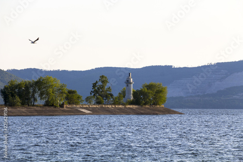 Obraz na płótnie Volga river near the river station Togliatti, lighthouse w salonie
