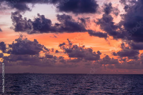 Fototapeta Naklejka Na Ścianę i Meble -  インド洋の美しい夕焼け