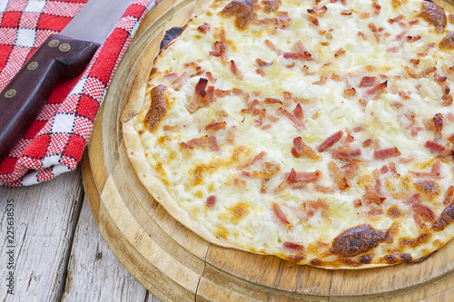 Fototapeta Naklejka Na Ścianę i Meble -  tarte flambée