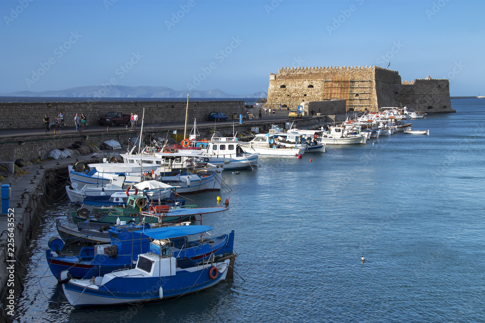 Puerto marítimo y Castello a Mare de Heraclión Creta
