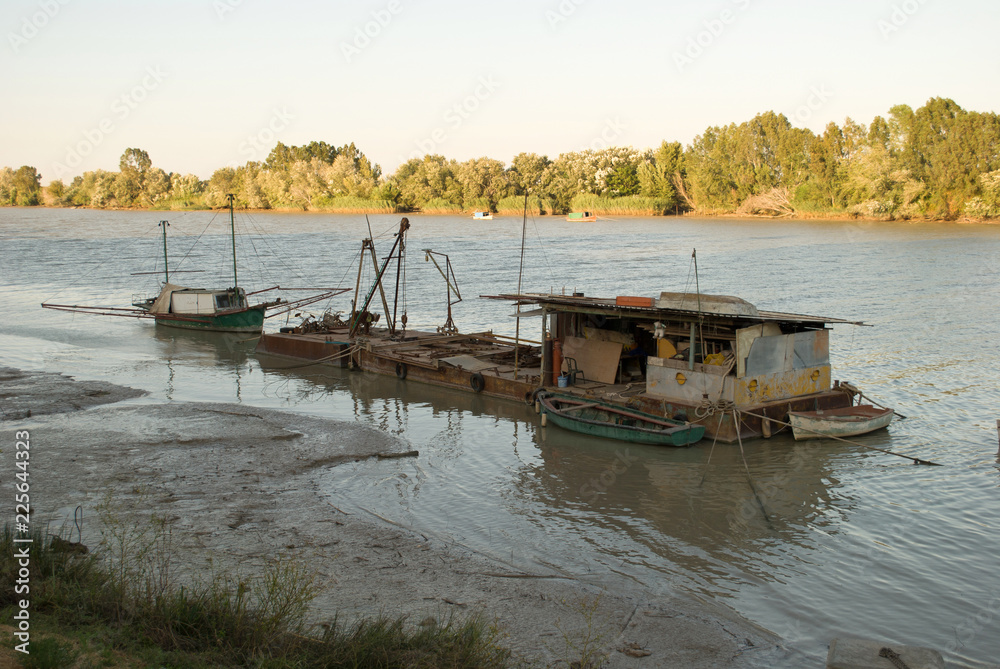 a floating workshop on the river Guadalquivir