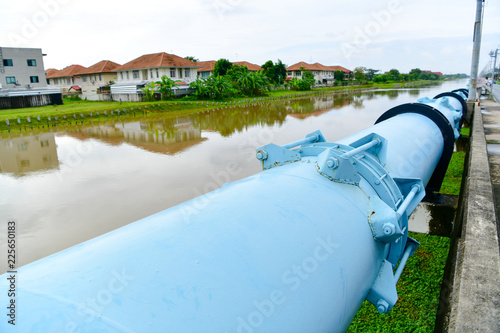 Large Main Water Supply Steel Pipe with Support over the canal