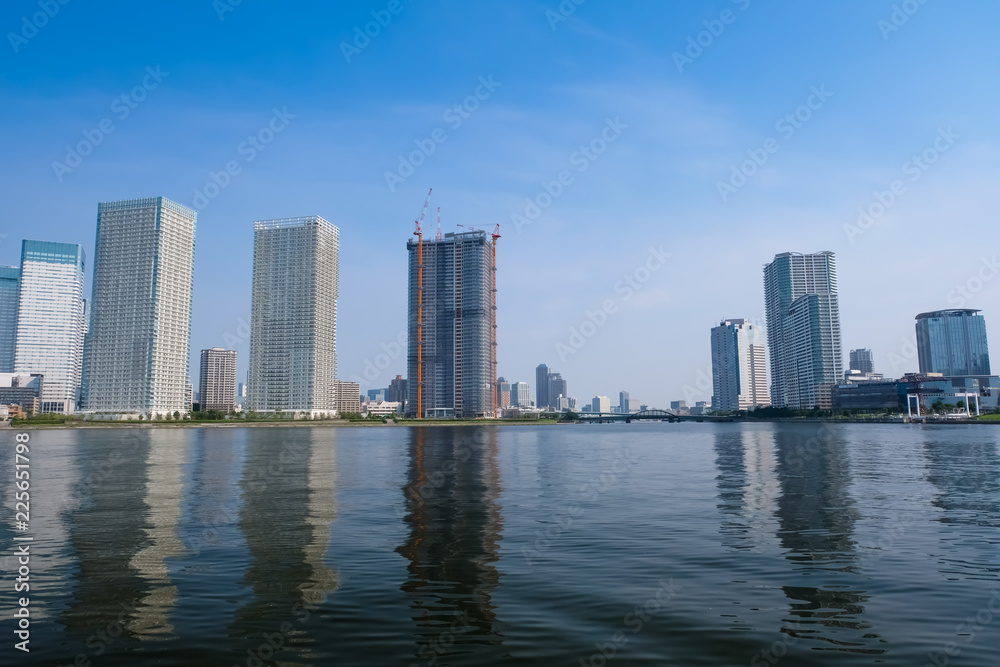 Naklejka premium Widok z Toyosu, Tokio w kierunku Harumi