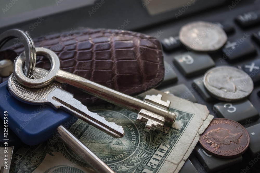 House keys and small money.