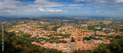 panorama Ausblick von Monte Titano zur Seilbahn in San Marino © Stephan