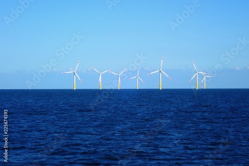 Wallpaper Mural Der Offshore-Windpark Nordergründe im Wattenmeer der deutschen Nordseeküste Torontodigital.ca