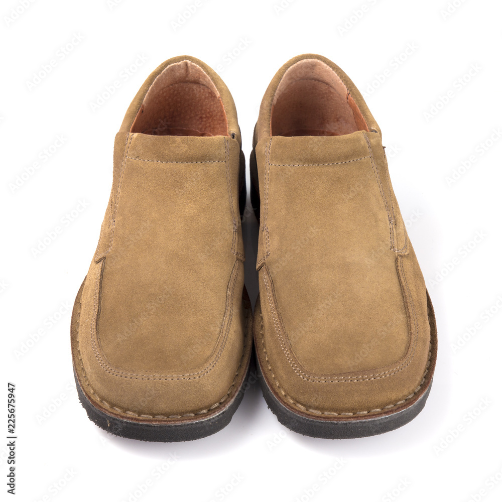 Sapato masculino castanho isolado num fundo branco. Sapato masculino castanho isolado num fundo branco.