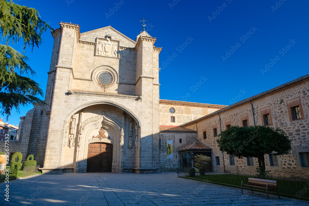 アビラ サント・トマス王立修道院 Real Monasterio de Santo Tomás