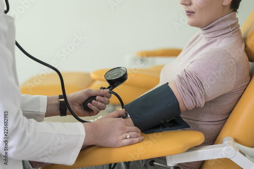 Bild auf Leinwand Doctor Measuring Blood Pressure