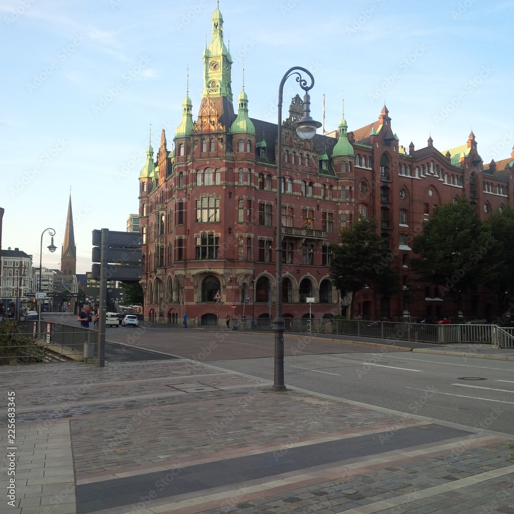 Fototapeta premium Krasses Gebäude