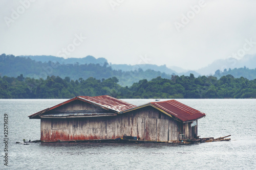 The floating house rafting ...