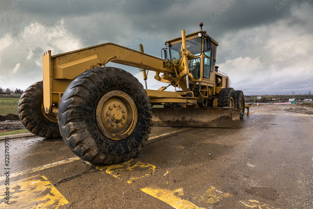 Machine to level the ground in the construction of a road Machine to level the ground in the construction of a road
