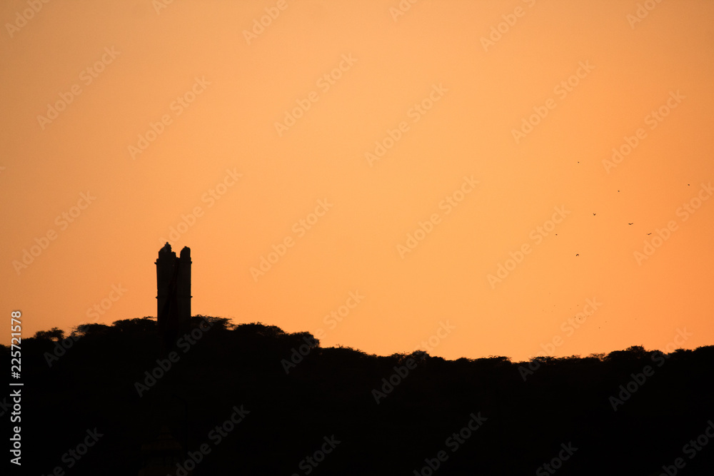 Obraz premium silhouette of the lighthouse at sunset